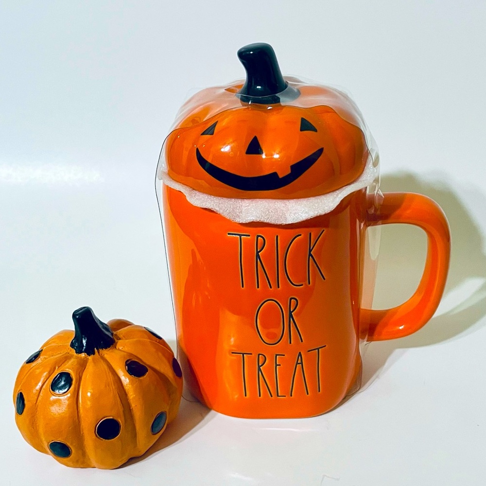 Rae Dunn Halloween“Trick or Treat” Jack o’ lantern topper Mug